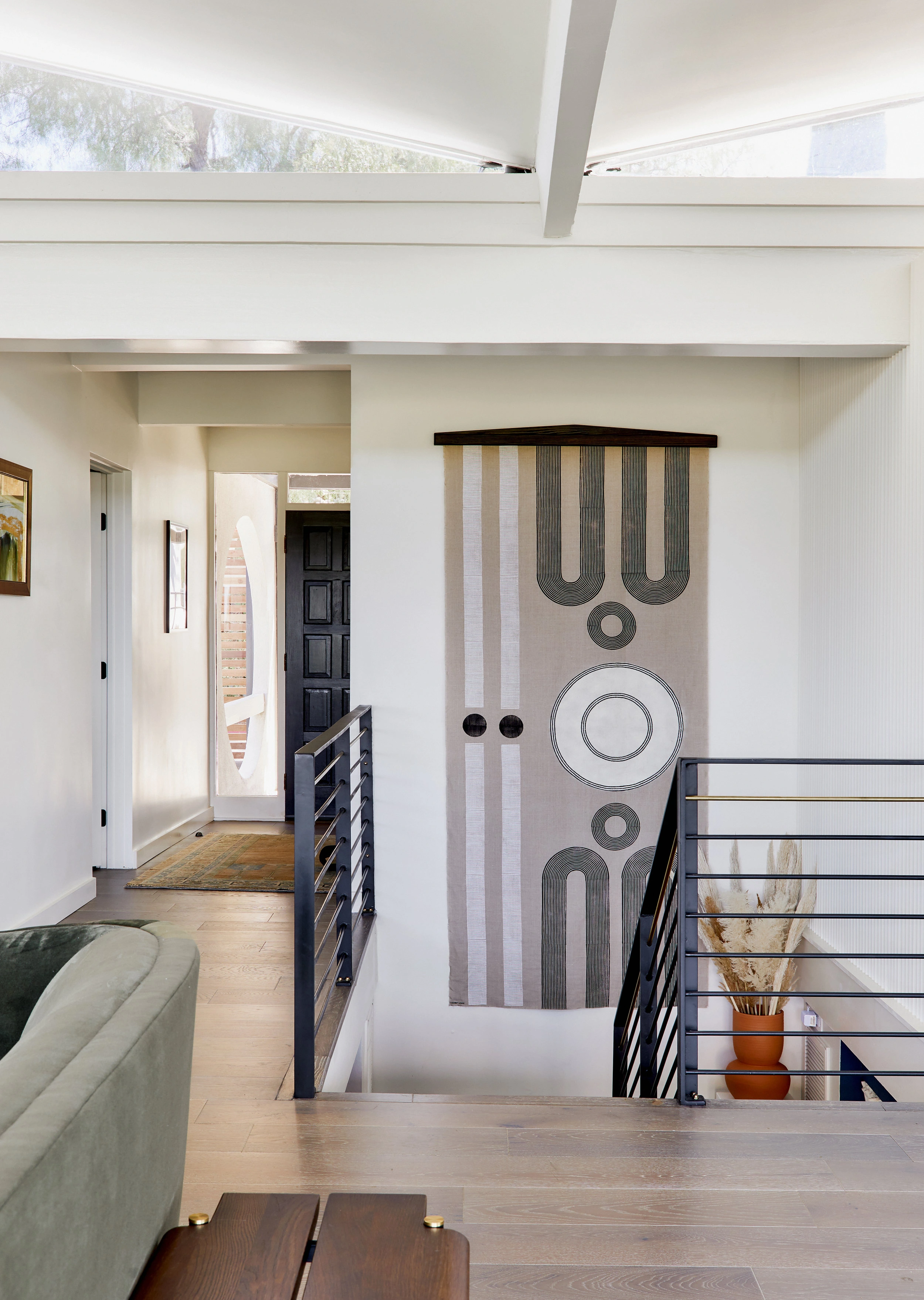 Midcentury Hilltop | Nestled in the picturesque hills of Los Angeles